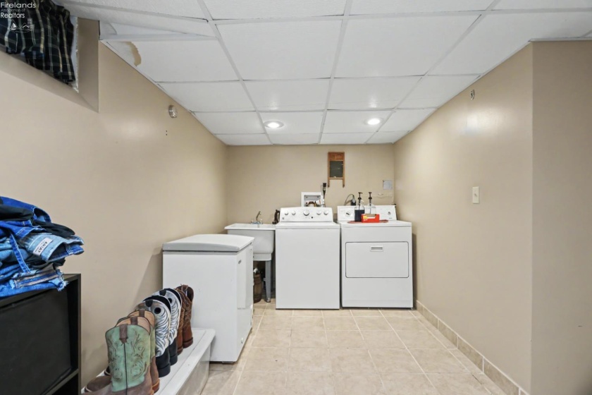 4 Union Street, Greenwich, 44837, 3 Bedrooms Bedrooms, ,1 BathroomBathrooms,Residential,For Sale,Union,20262880