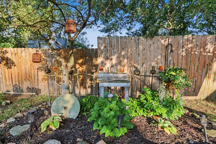 4 Union Street, Greenwich, 44837, 3 Bedrooms Bedrooms, ,1 BathroomBathrooms,Residential,For Sale,Union,20262880