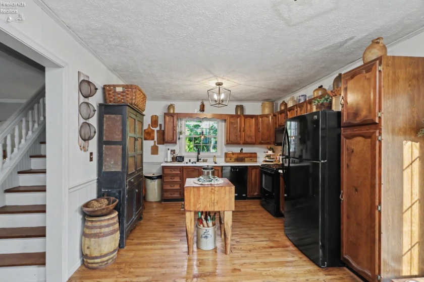 4 Union Street, Greenwich, 44837, 3 Bedrooms Bedrooms, ,1 BathroomBathrooms,Residential,For Sale,Union,20262880