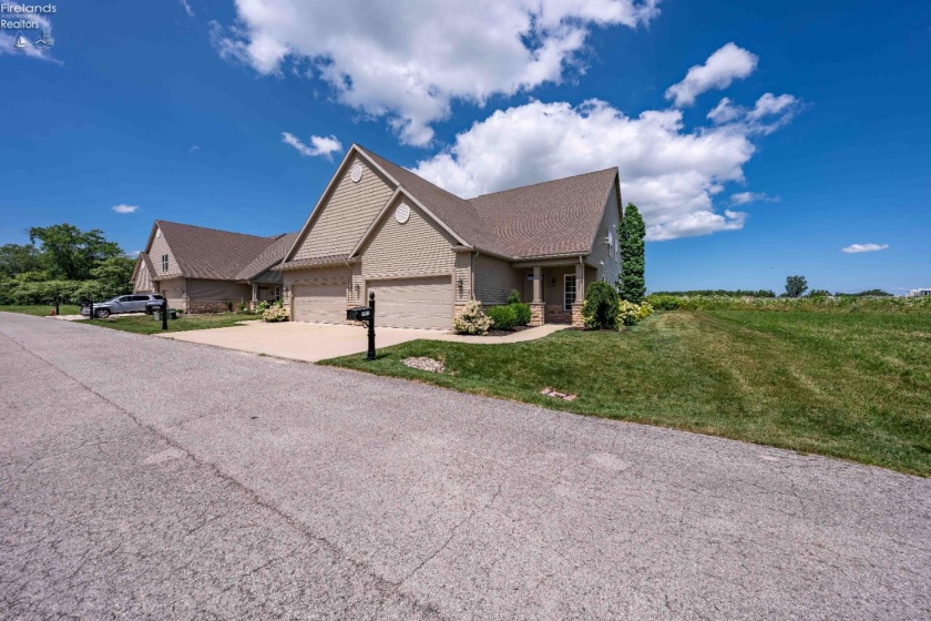 2991 Waterside Court, Marblehead, 43440, 3 Bedrooms Bedrooms, ,4 BathroomsBathrooms,Residential,For Sale,Waterside,20262873