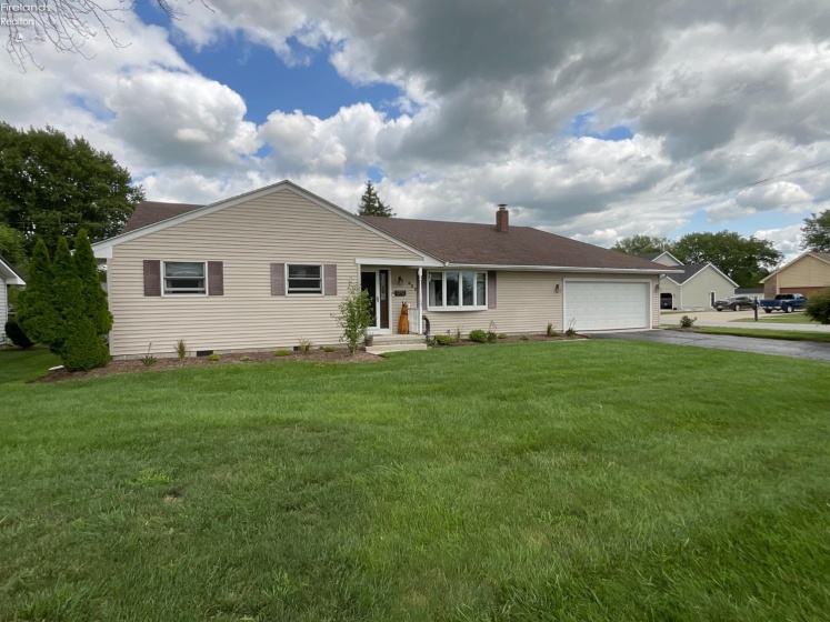 625 Brentwood Drive, Gibsonburg, 43431, 3 Bedrooms Bedrooms, ,2 BathroomsBathrooms,Residential,For Sale,Brentwood,20262845