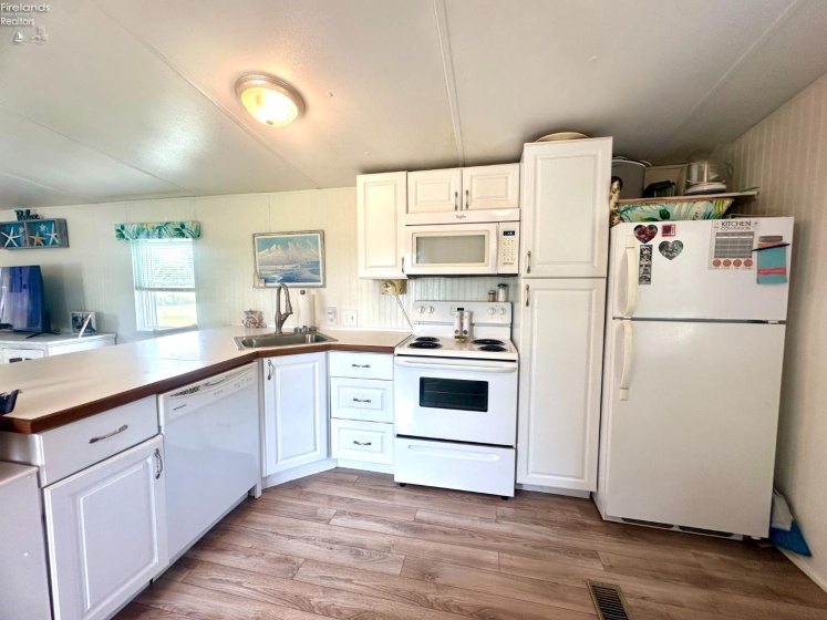 5798 Humphrey Road, Oak Harbor, 43449, 2 Bedrooms Bedrooms, ,1 BathroomBathrooms,Residential,For Sale,Humphrey,20262897