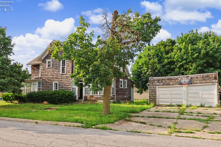 24 Emerald Street, Willard, 44890, ,Multiple Units,For Sale,Emerald,20262908