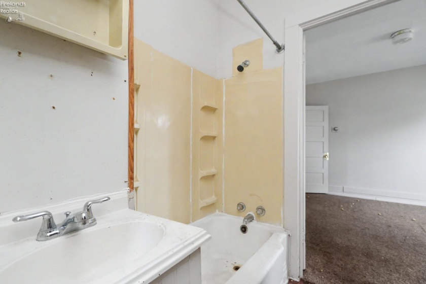 24 Emerald Street, Willard, 44890, ,Multiple Units,For Sale,Emerald,20262908