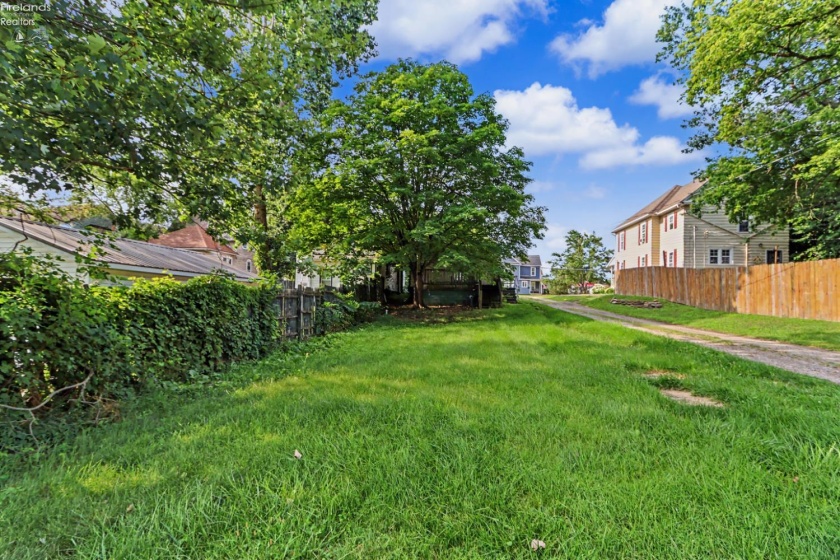 24 Emerald Street, Willard, 44890, ,Multiple Units,For Sale,Emerald,20262908