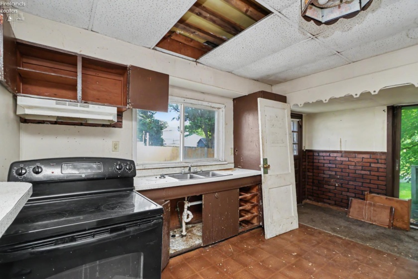 24 Emerald Street, Willard, 44890, ,Multiple Units,For Sale,Emerald,20262908