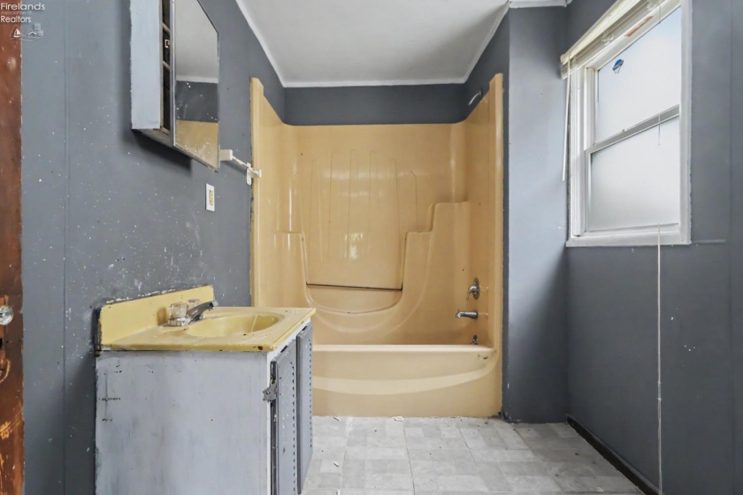 24 Emerald Street, Willard, 44890, ,Multiple Units,For Sale,Emerald,20262908