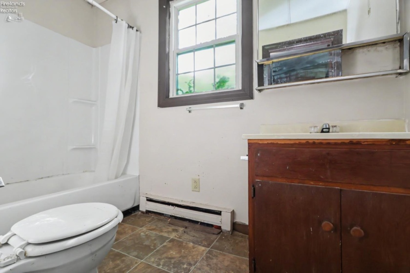24 Emerald Street, Willard, 44890, ,Multiple Units,For Sale,Emerald,20262908