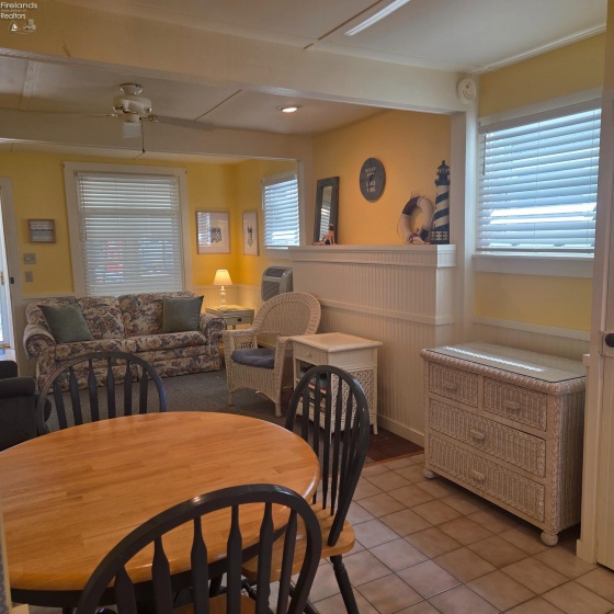 402 Oak Avenue, Lakeside, 43440, 2 Bedrooms Bedrooms, ,1 BathroomBathrooms,Residential,For Sale,Oak,20262884