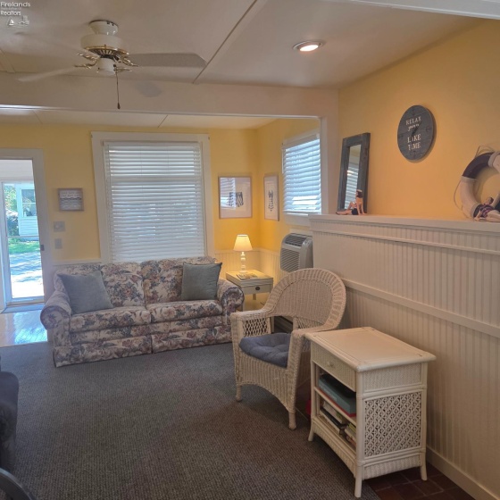 402 Oak Avenue, Lakeside, 43440, 2 Bedrooms Bedrooms, ,1 BathroomBathrooms,Residential,For Sale,Oak,20262884