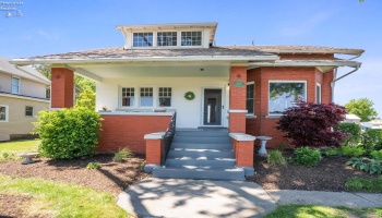 204 Monroe Street, Port Clinton, 43452, 4 Bedrooms Bedrooms, ,4 BathroomsBathrooms,Residential,For Sale,Monroe,20262710