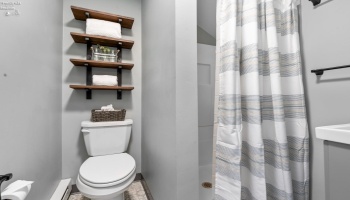 204 Monroe Street, Port Clinton, 43452, 4 Bedrooms Bedrooms, ,4 BathroomsBathrooms,Residential,For Sale,Monroe,20262710