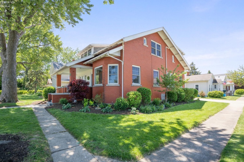 204 Monroe Street, Port Clinton, 43452, 4 Bedrooms Bedrooms, ,4 BathroomsBathrooms,Residential,For Sale,Monroe,20262710