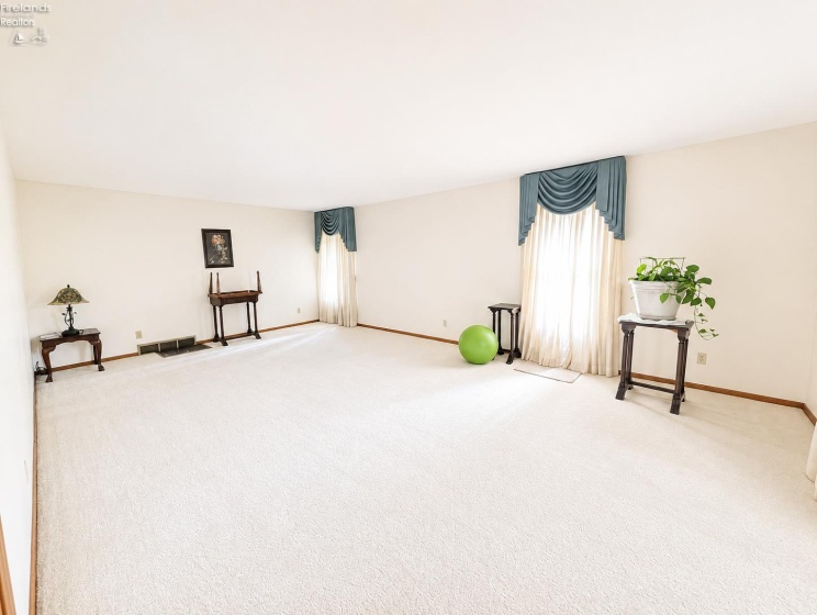 1206 Royal Oak Court, Mansfield, 44906, 4 Bedrooms Bedrooms, ,4 BathroomsBathrooms,Residential,For Sale,Royal Oak,20262903