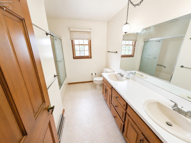 1206 Royal Oak Court, Mansfield, 44906, 4 Bedrooms Bedrooms, ,4 BathroomsBathrooms,Residential,For Sale,Royal Oak,20262903