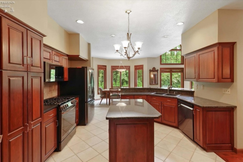 2807 Woodside Drive, Huron, 44839, 5 Bedrooms Bedrooms, ,4 BathroomsBathrooms,Residential,For Sale,Woodside,20262844