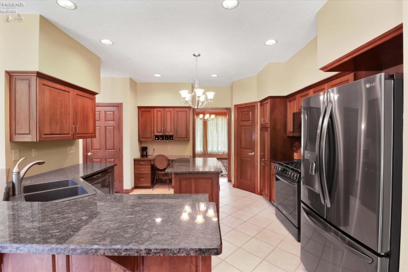 2807 Woodside Drive, Huron, 44839, 5 Bedrooms Bedrooms, ,4 BathroomsBathrooms,Residential,For Sale,Woodside,20262844