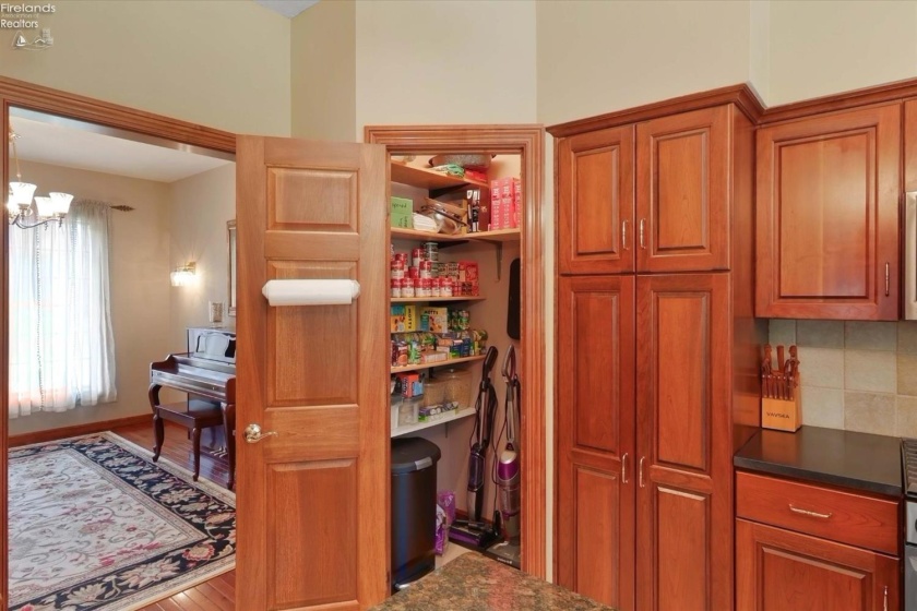2807 Woodside Drive, Huron, 44839, 5 Bedrooms Bedrooms, ,4 BathroomsBathrooms,Residential,For Sale,Woodside,20262844