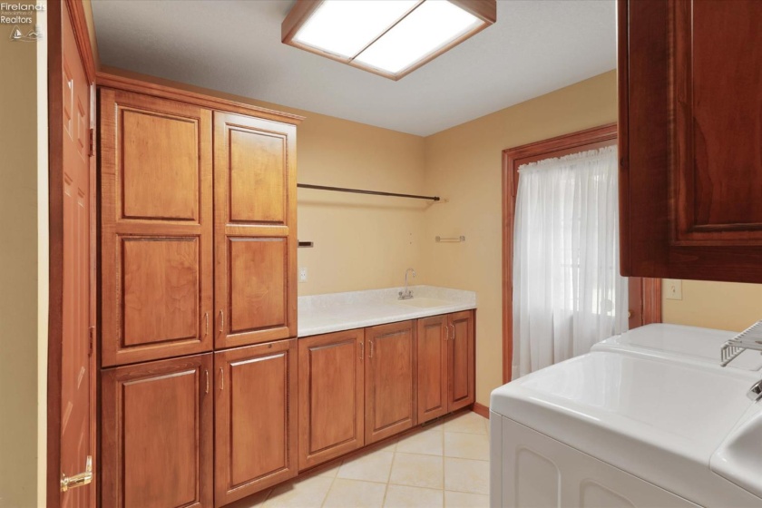2807 Woodside Drive, Huron, 44839, 5 Bedrooms Bedrooms, ,4 BathroomsBathrooms,Residential,For Sale,Woodside,20262844