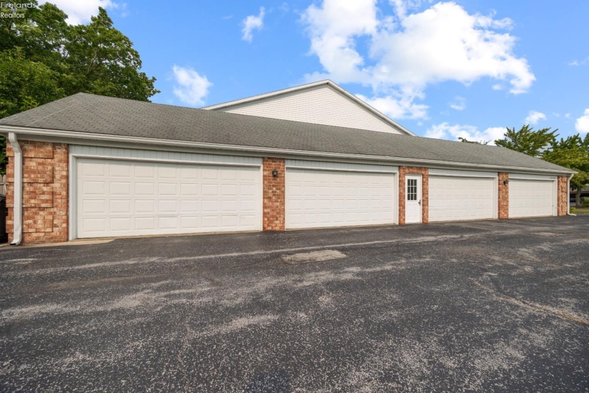 4704 Venice Heights Boulevard, Sandusky, 44870, 3 Bedrooms Bedrooms, ,2 BathroomsBathrooms,Residential,For Sale,Venice Heights,20262872