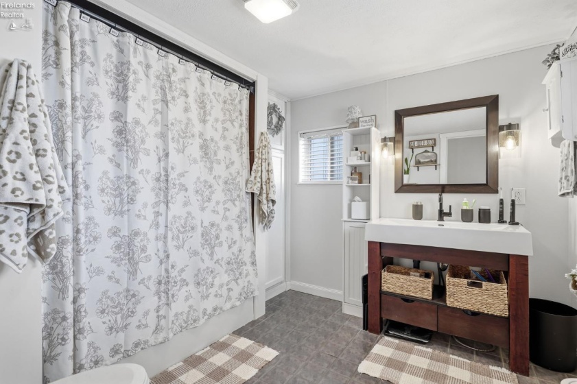 224 Hedges Street, Tiffin, 44883, 3 Bedrooms Bedrooms, ,2 BathroomsBathrooms,Residential,For Sale,Hedges,20262929