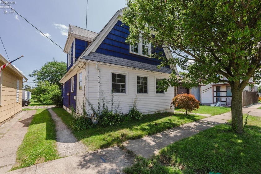 618 Lockwood Avenue, Sandusky, 44870, 3 Bedrooms Bedrooms, ,2 BathroomsBathrooms,Residential,For Sale,Lockwood,20262857