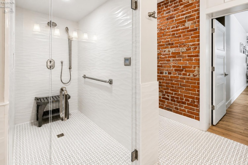 122 Madison Street, Port Clinton, 43452, 3 Bedrooms Bedrooms, ,3 BathroomsBathrooms,Residential,For Sale,Madison,20262942