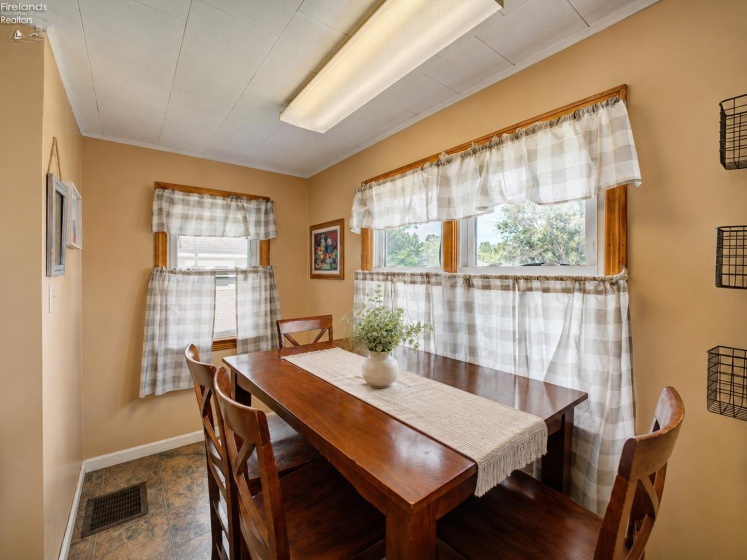 701 Tenney Avenue, Amherst, 44001, 3 Bedrooms Bedrooms, ,2 BathroomsBathrooms,Residential,For Sale,Tenney,20262947