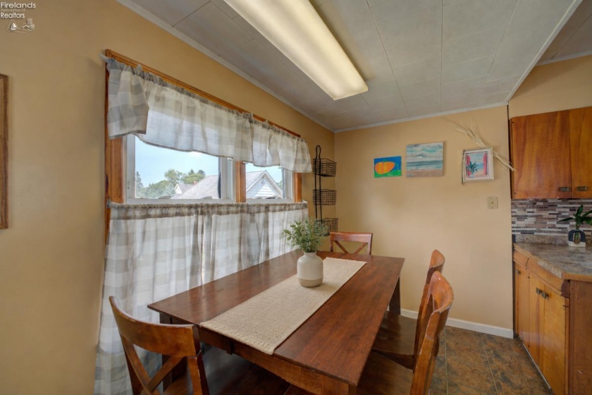 701 Tenney Avenue, Amherst, 44001, 3 Bedrooms Bedrooms, ,2 BathroomsBathrooms,Residential,For Sale,Tenney,20262947