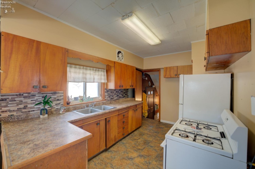 701 Tenney Avenue, Amherst, 44001, 3 Bedrooms Bedrooms, ,2 BathroomsBathrooms,Residential,For Sale,Tenney,20262947