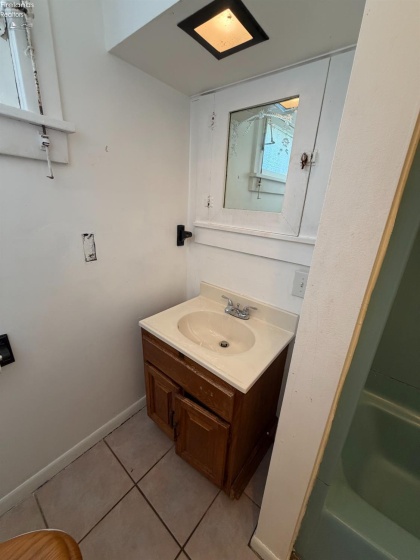 76 Apple Street, Tiffin, 44883, 3 Bedrooms Bedrooms, ,1 BathroomBathrooms,Residential,For Sale,Apple,20262953