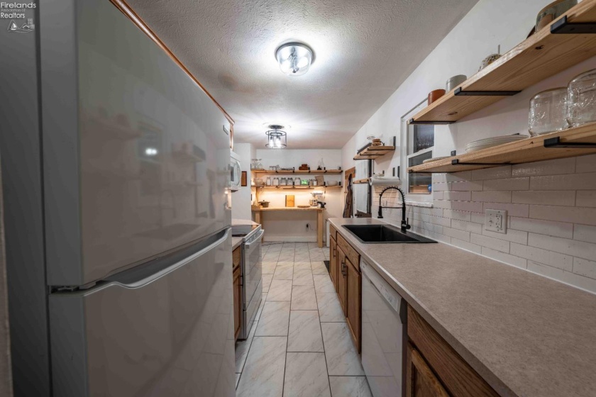 303 Erieview, Sheffield Lake, 44054, 3 Bedrooms Bedrooms, ,1 BathroomBathrooms,Residential,For Sale,Erieview,20262975