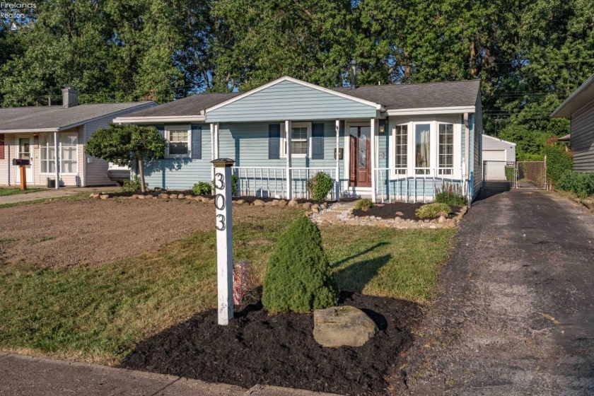 303 Erieview, Sheffield Lake, 44054, 3 Bedrooms Bedrooms, ,1 BathroomBathrooms,Residential,For Sale,Erieview,20262975