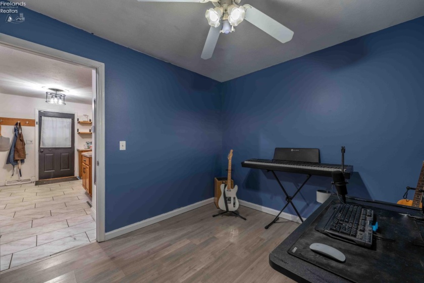 303 Erieview, Sheffield Lake, 44054, 3 Bedrooms Bedrooms, ,1 BathroomBathrooms,Residential,For Sale,Erieview,20262975