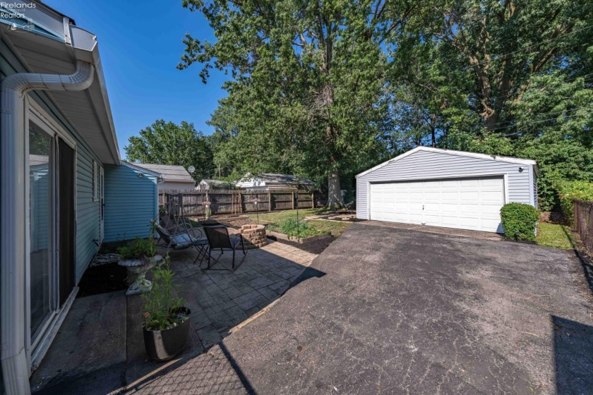 303 Erieview, Sheffield Lake, 44054, 3 Bedrooms Bedrooms, ,1 BathroomBathrooms,Residential,For Sale,Erieview,20262975