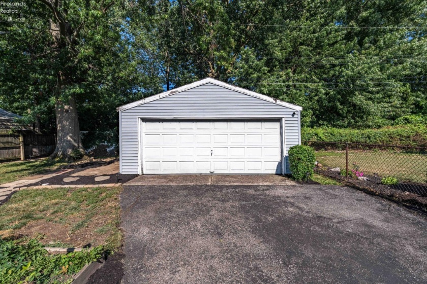 303 Erieview, Sheffield Lake, 44054, 3 Bedrooms Bedrooms, ,1 BathroomBathrooms,Residential,For Sale,Erieview,20262975