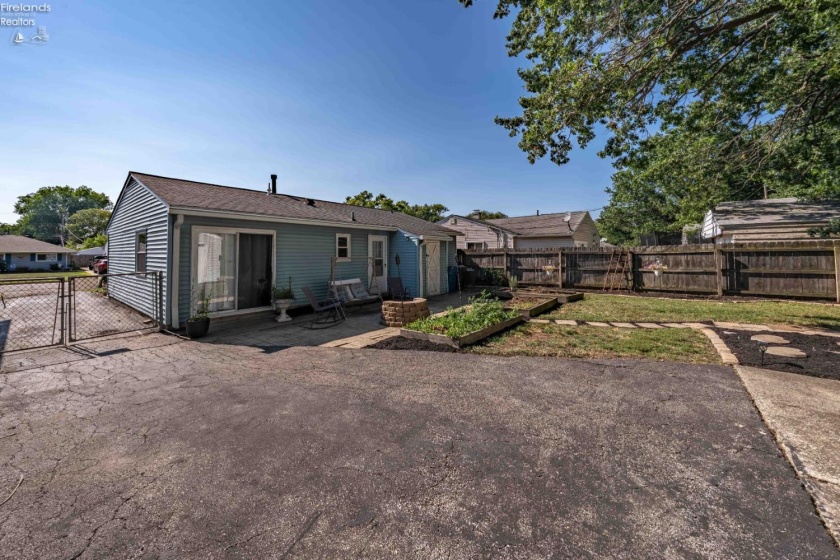 303 Erieview, Sheffield Lake, 44054, 3 Bedrooms Bedrooms, ,1 BathroomBathrooms,Residential,For Sale,Erieview,20262975