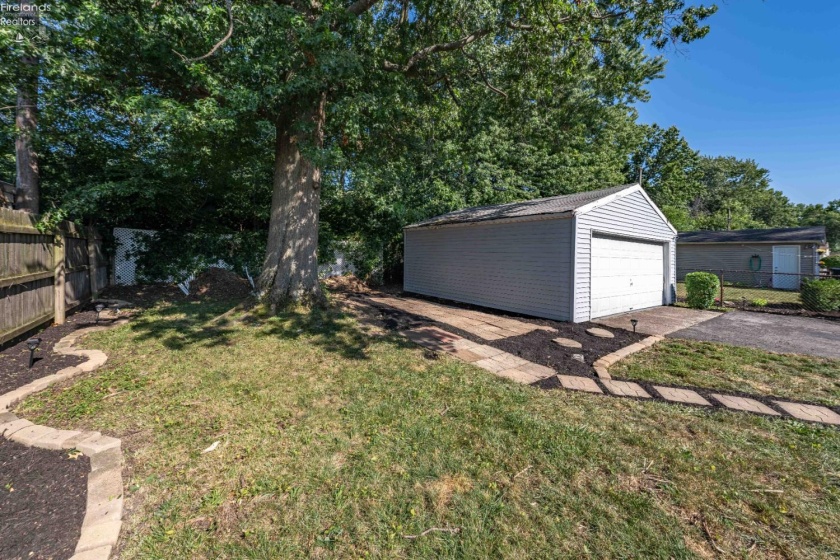 303 Erieview, Sheffield Lake, 44054, 3 Bedrooms Bedrooms, ,1 BathroomBathrooms,Residential,For Sale,Erieview,20262975