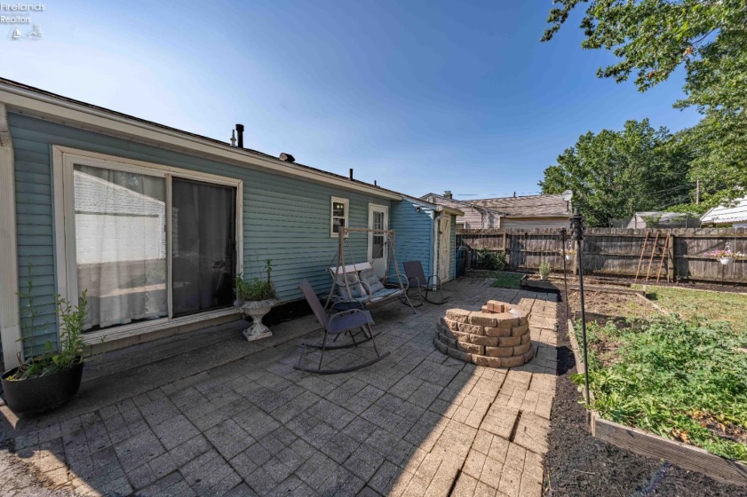 303 Erieview, Sheffield Lake, 44054, 3 Bedrooms Bedrooms, ,1 BathroomBathrooms,Residential,For Sale,Erieview,20262975