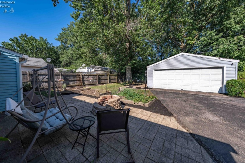 303 Erieview, Sheffield Lake, 44054, 3 Bedrooms Bedrooms, ,1 BathroomBathrooms,Residential,For Sale,Erieview,20262975