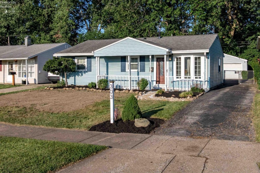 303 Erieview, Sheffield Lake, 44054, 3 Bedrooms Bedrooms, ,1 BathroomBathrooms,Residential,For Sale,Erieview,20262975