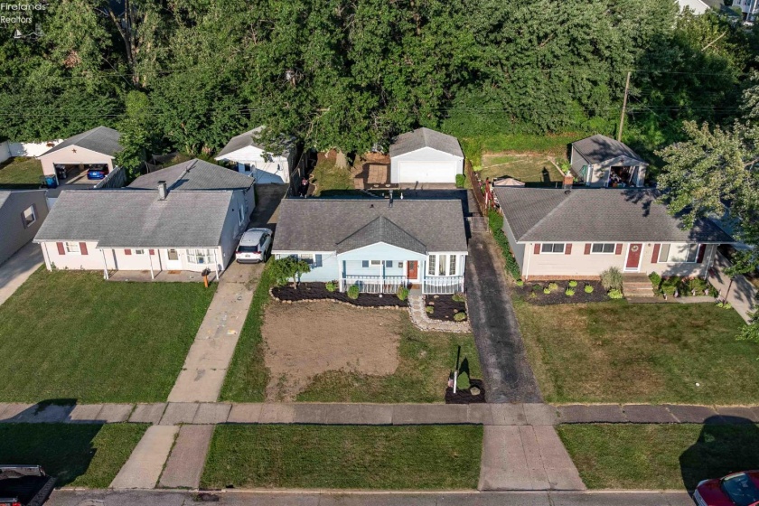 303 Erieview, Sheffield Lake, 44054, 3 Bedrooms Bedrooms, ,1 BathroomBathrooms,Residential,For Sale,Erieview,20262975