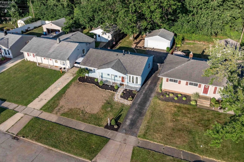 303 Erieview, Sheffield Lake, 44054, 3 Bedrooms Bedrooms, ,1 BathroomBathrooms,Residential,For Sale,Erieview,20262975