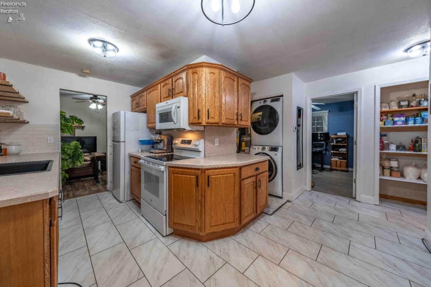 303 Erieview, Sheffield Lake, 44054, 3 Bedrooms Bedrooms, ,1 BathroomBathrooms,Residential,For Sale,Erieview,20262975