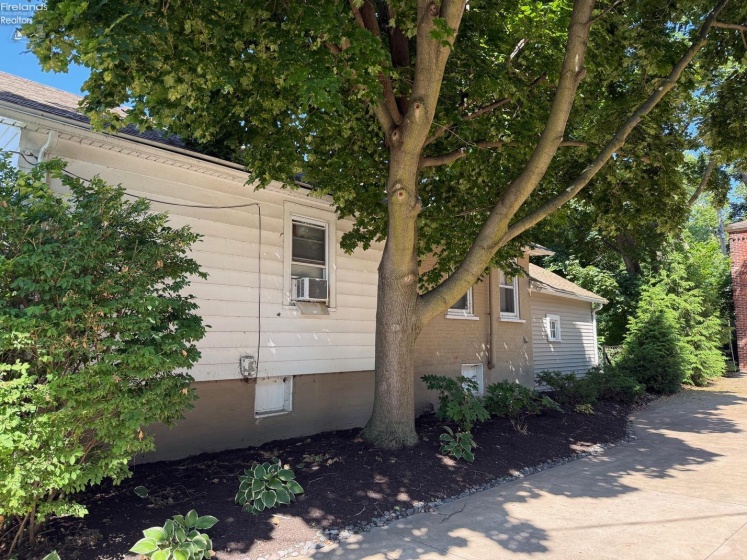 123 Monroe Street, Sandusky, 44870, 2 Bedrooms Bedrooms, ,1 BathroomBathrooms,Residential,For Sale,Monroe,20262936