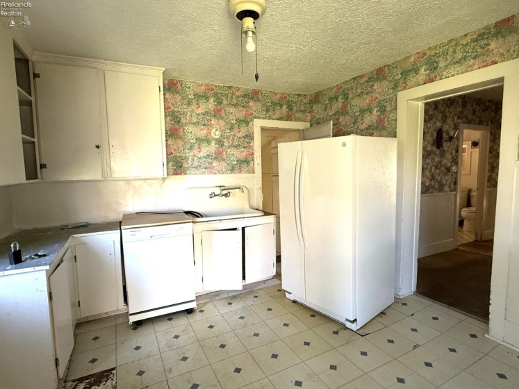 123 Monroe Street, Sandusky, 44870, 2 Bedrooms Bedrooms, ,1 BathroomBathrooms,Residential,For Sale,Monroe,20262936