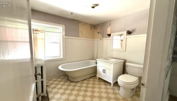 123 Monroe Street, Sandusky, 44870, 2 Bedrooms Bedrooms, ,1 BathroomBathrooms,Residential,For Sale,Monroe,20262936