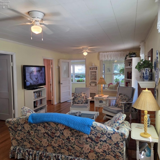 422 Oak Avenue, Lakeside, 43440, 2 Bedrooms Bedrooms, ,1 BathroomBathrooms,Residential,For Sale,Oak,20262971