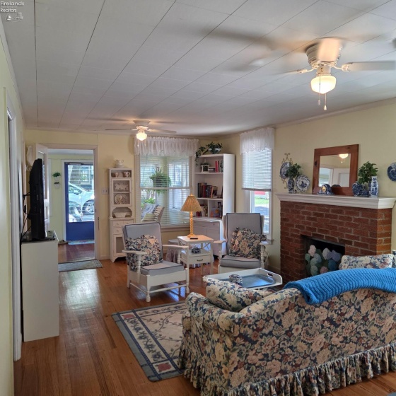 422 Oak Avenue, Lakeside, 43440, 2 Bedrooms Bedrooms, ,1 BathroomBathrooms,Residential,For Sale,Oak,20262971