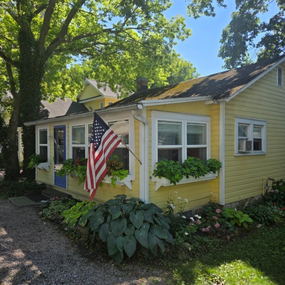 422 Oak Avenue, Lakeside, 43440, 2 Bedrooms Bedrooms, ,1 BathroomBathrooms,Residential,For Sale,Oak,20262971